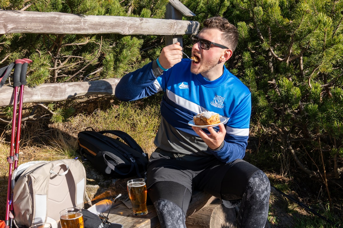 Nutritionist explaining men's dietary needs